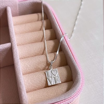 Colar Prata 925 com Pingente Placa LOVE com Coração Feminino