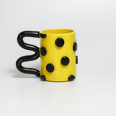 Caneca Yayoi Kusama Amarela e Preta