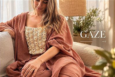 Mulher com Kimono e calça de gaze