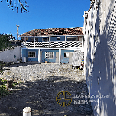 COD-017 Sobrado à Venda 5 Quartos e 3 Kitnets Próximo à Prefeitura de Balneário Barra do Sul/SC
