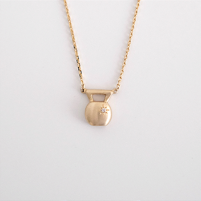 Colar Kettlebell Estrela Ouro