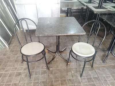 Jogos de mesa fixa tampo de granito com 2 cadeiras fixa pés de ferro - Usado