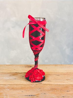 Taça de pomba gira - Preta trabalhada com laço vermelho