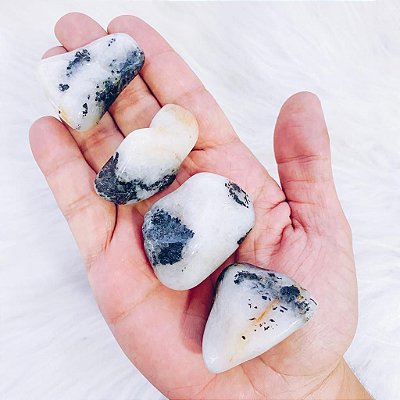 Quartzo com turmalina Rolada