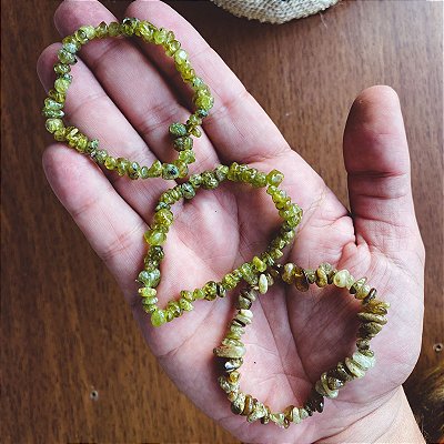 Pulseira cascalho Peridoto - Harmonia e auto realização