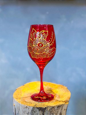Taça vermelha com rosa