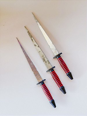 Punhal cabo preto/vermelho 17CM