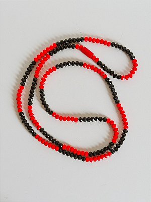 Guia de cristal preto e vermelho leitoso