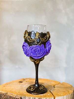 Taça luxo preto com rosas roxas