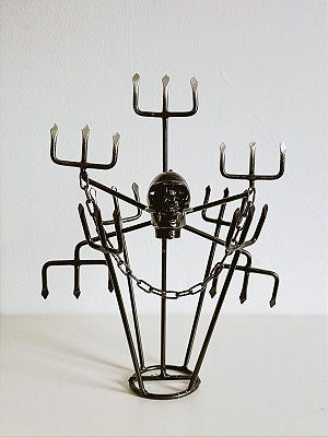 Ferradura para assentamento tridente e caveira