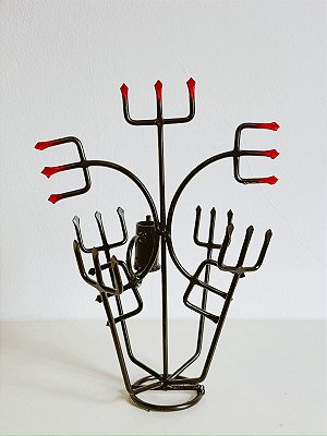 Ferradura para assentamento exu com 9 tridentes