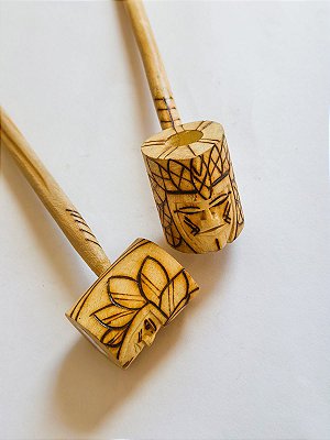 Cachimbo de madeira desenhando