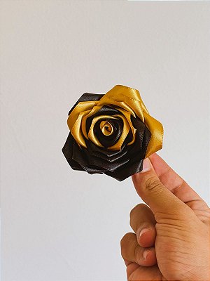 Rosa para cabelo preto e dourado