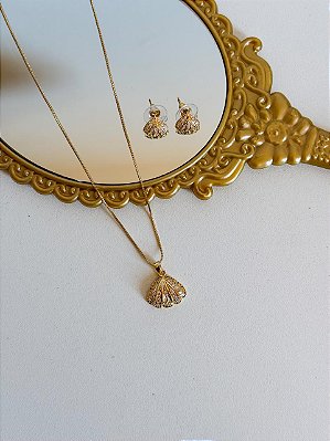 Conjunto Colar e Brincos de concha dourado com Zircônias