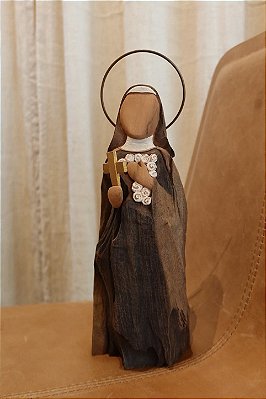 Santa Terezinha em Madeira Umburana | Divina Brasilidade