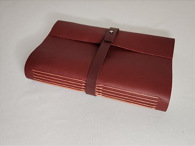 Caderno Capa Couro Vermelho - costura aparente