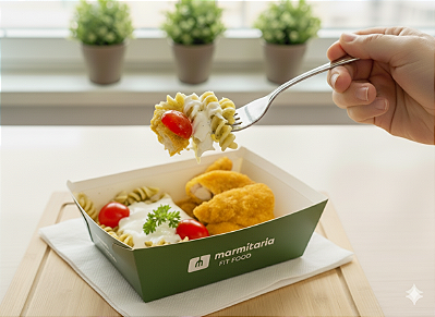 Frango Empanado com Macarrão ao Pesto com Sour Cream e Tomate Cereja - 200g ou 350g