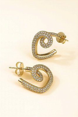 BRINCO TORCIDO ELEGANTE CRAVEJADO COM ZIRCÔNIAS