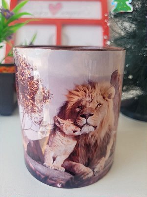 Caneca personalizada colorida marrom "O Rei Leão"
