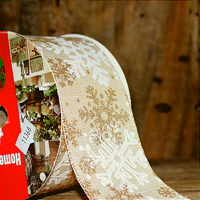 FITA NATAL ARAMADA LUXO FLOCOS GELO 6,3CM X 9M BEGE DOURADO 129213