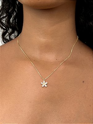 Colar Flor Cravejado Banhada a Ouro 18k - COR012