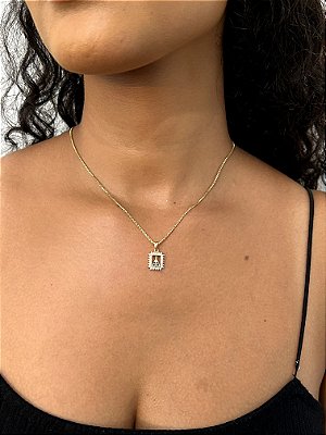 Colar Pingente Nossa Senhora Plaquinha Cravejada Banhado a Ouro 18k COR015-PIN006