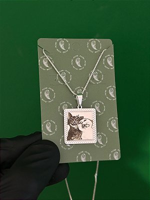 Colar Pingente Quadrado Detalhado Personalizado (21x23mm) Banhada a Prata