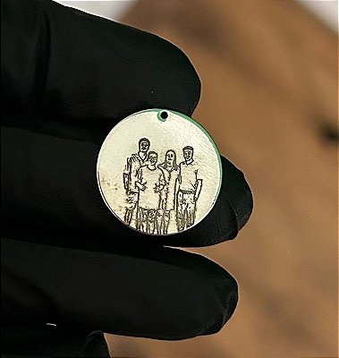 Pingente Medalha Redonda Personalizada (19mm) Banhada A Prata PINP004