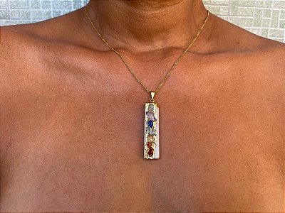 Pingente 7 Chakra com eletroplayting dourado na Selenita