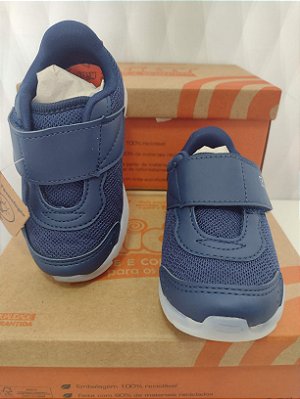 Tênis com LED na sola, cheirinho, sem cadarço - fechamento em velcro