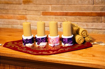 Kit Advento c/ 8 Velas de Cera de Abelha Alveolada de 10cm x 4cm - Potes Brancos