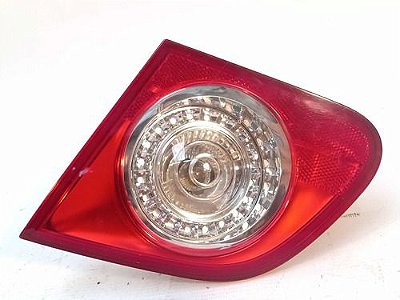 Lanterna Tampa Traseira Direita Vw Passat Tsi 2008
