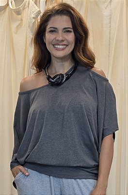 Blusa Morcego Ombro Vazado Grafite