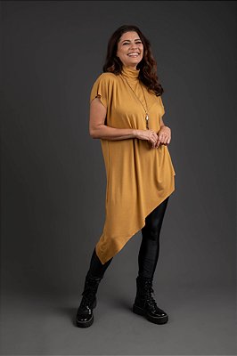 Blusa Assimétrica Gola Alta Mostarda