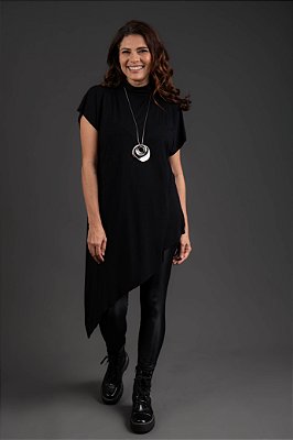 Blusa Assimétrica Gola Alta Preta
