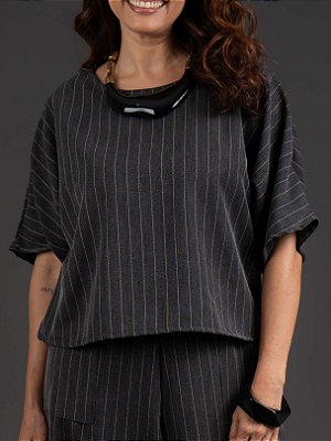 Blusa Morcego Risca de Giz Preta