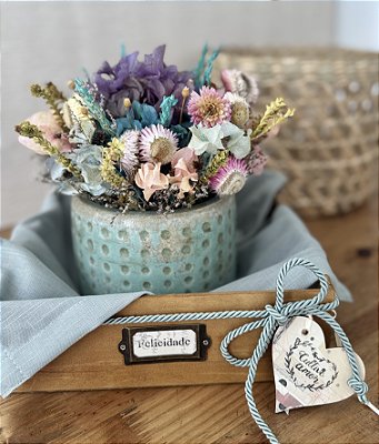 Arranjo Floral  Vintage Caixa Felicidade