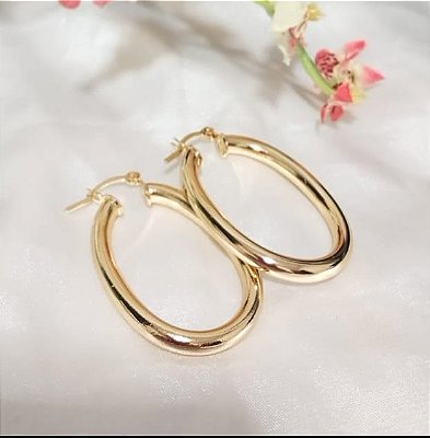 Brinco Argola Tubo Oval Lisa M Banhada em Ouro 18 k.
