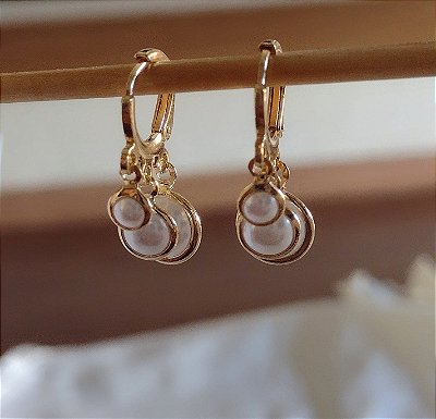Brinco Argolinha Pérolas Banhado em Ouro 18 k.