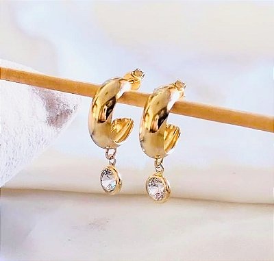 Brinco Agola Semi Aberta Pingente Cristal Banhado em ouro 18 k.