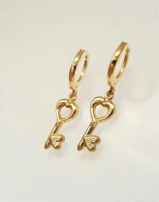 Brinco Argolinha Pingente Chave Banhado em Ouro 18 k.