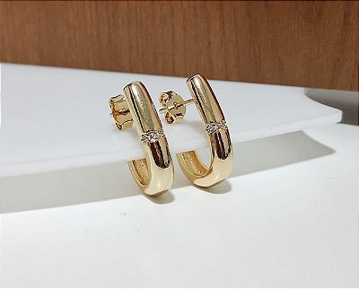 Brinco Argola Oval Detalhe Zircônia Banhado em Ouro 18 K.
