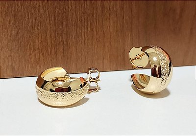 Brinco Argola com Detalhe Banhado em ouro 18 k.