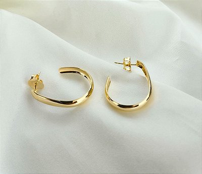Brinco Argola Lisa Oval Banhado em Ouro 18 k.
