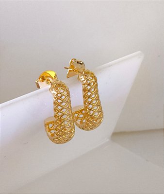 Brinco Argola Detalhe Tela Vazado banhado a Ouro 18 K