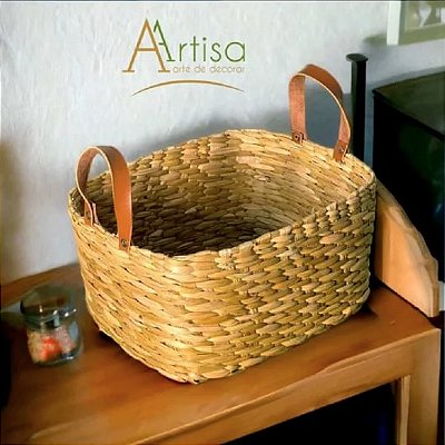 Cesta Retangular de palha de taboa com alça de couro 32x25x15