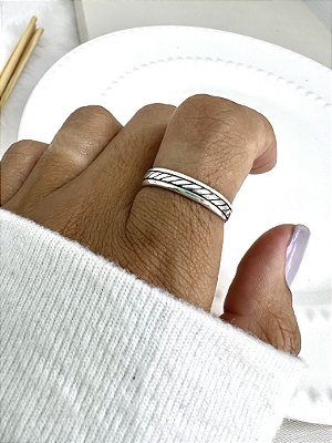 ANEL LISO COM DETALHES