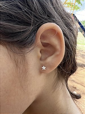 Brinco flor pequena P