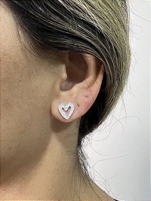 Brinco coração com zirconia cravejada