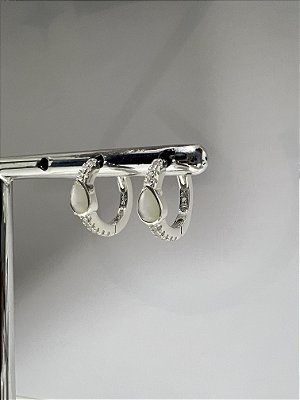 ARGOLA CRAVEJADA PEDRA GOTA MADREPÉROLA